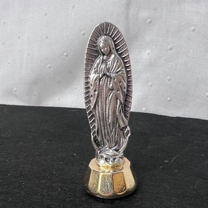 Estatua en miniatura de Nuestra Señora de Guadalupe, estatua adhesiva para salpicadero de coche fabricada en Italia