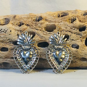 Beautiful 4 pcs Sacred Heart of Jesus Charm Mexican Milagro Flaming Heart Pendant Silver Tone 40mm Long