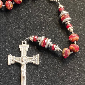 Ave Maria Trauernde Mutter Traditioneller Rosenkranz | Schöne Sortierte Rote Katholische Perlen