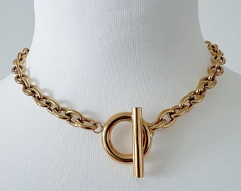 Chain choker with toggle T closure