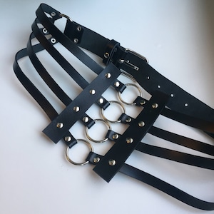 Leather belt with rings and buckle