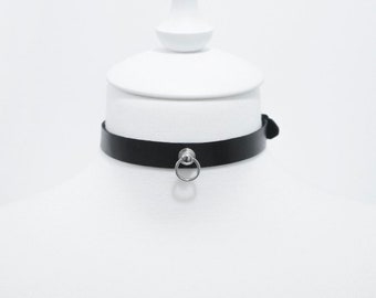 Tiny leather choker with hanging ring