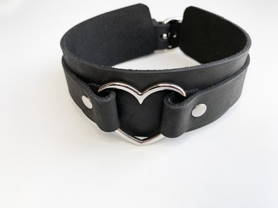 ネックレス・ペンダント LOVE ME MONSTER LMM Classic Heart Leather Choker L223MNK020 612T87EserL._UY1000_.jpg