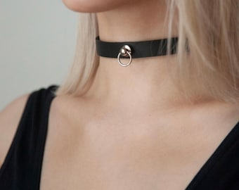 Leather choker with hanging ring