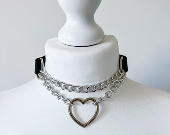 Leren choker ketting met ketting en hart; zwart, roze of rood