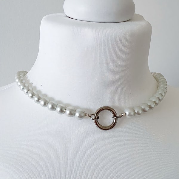 O ring choker with glass pearls