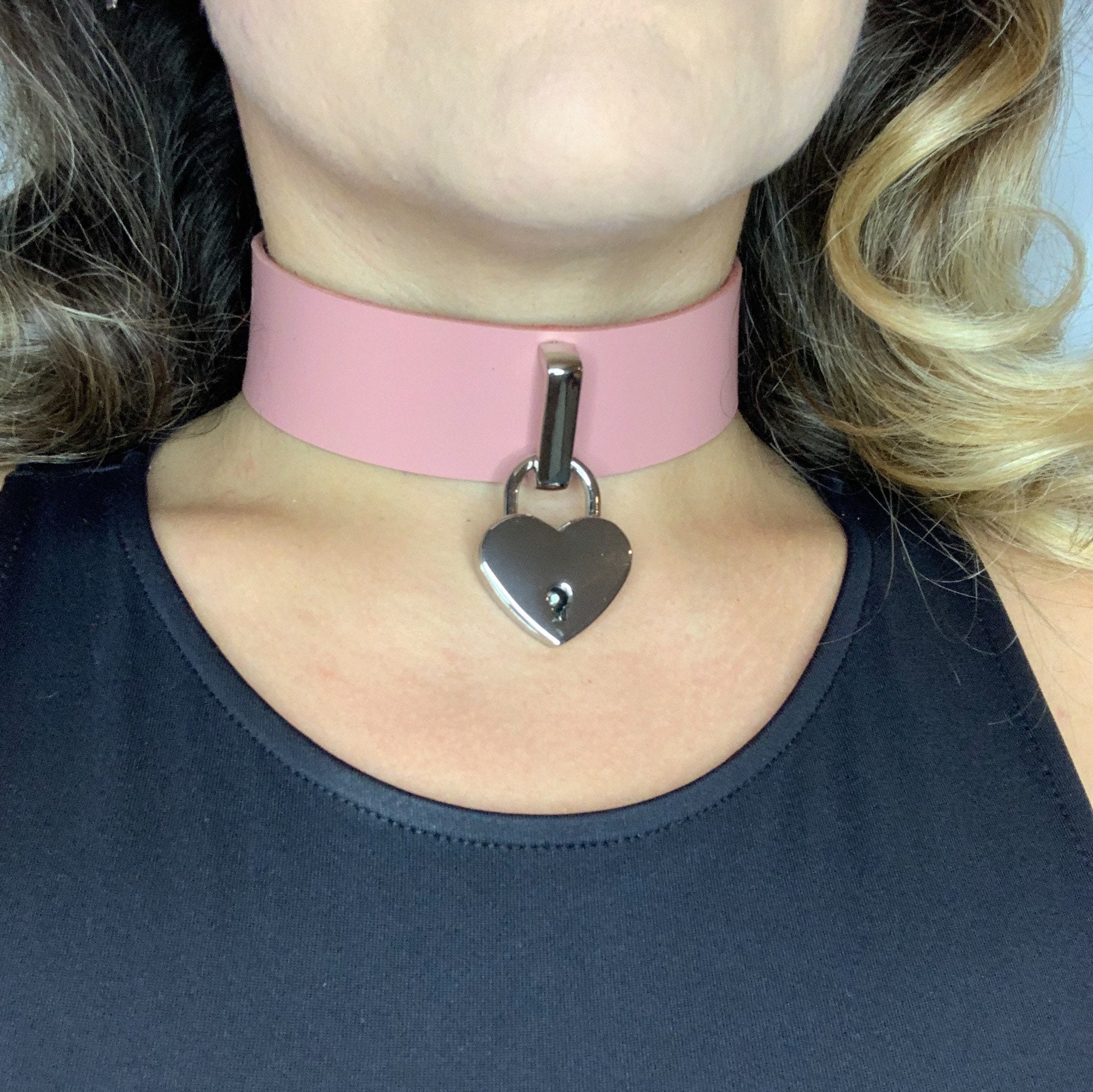  OsFTSbdt Pink Lockable Collar Snakeskin PU Choker Wrist Punk  Rock Necklace for Unisex Multi Wrap Bracelet Bangle Adjustable (Small-15.7  inch, Bear Lock): Clothing, Shoes & Jewelry