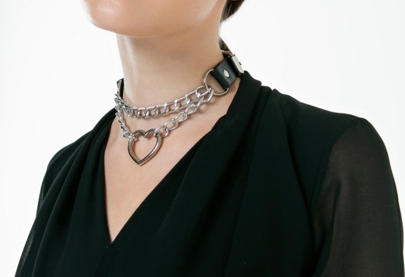 Collier ras de cou en cuir avec chaîne et coeur noir, rose ou rouge image 5