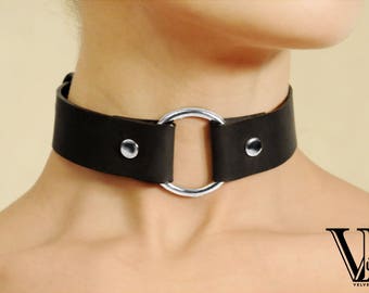 Leather choker necklace with o ring and buckle closure