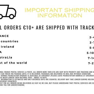 Pode incluir: Fundo branco com texto preto e um gr&aacute;fico de cami&atilde;o. O texto diz "IMPORTANT SHIPPING INFORMATION" e "ALL ORDERS &euro;10+ ARE SHIPPED WITH TRACKING". Os tempos de entrega s&atilde;o listados para v&aacute;rias regi&otilde;es.
