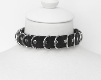 Leather choker with d rings buckle closure