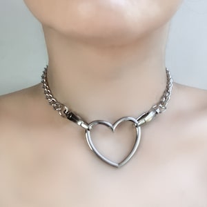 Chain choker with heart
