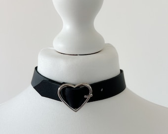 Leather necklace choker with heart buckle