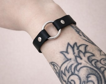 Leather O ring bracelet ; unisex bracelet