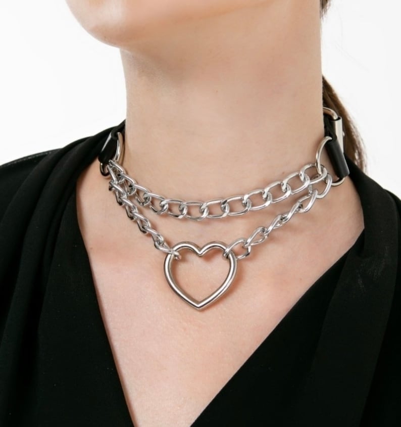 Collier ras de cou en cuir avec chaîne et coeur noir, rose ou rouge image 4