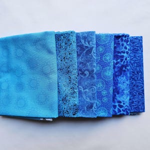 Fat Quarters, Set of Six Blue, 100% Cotton Quilting Fabric, Fat Quarter Bundle, High Quality Fabric from Riley Blake, Benartex, Wilmington.