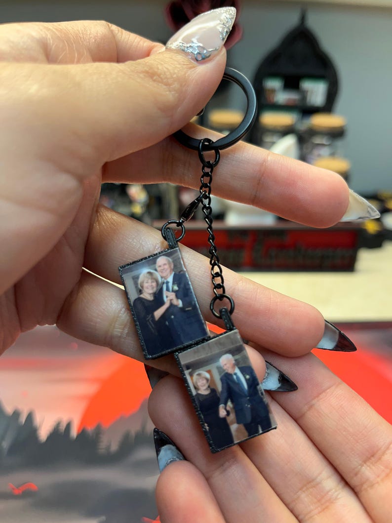Photographing Keychains Custom Mini Photobook Keychain – Personalized Photo Keepsake - Etsy