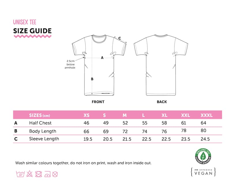 K&ouml;nnte beinhalten: Gr&ouml;&szlig;entabelle f&uuml;r Unisex-T-Shirts mit einer Schwarzwei&szlig;illustration eines T-Shirts. Die Tabelle zeigt die Ma&szlig;e in Zentimetern f&uuml;r die halbe Brust, die K&ouml;rperl&auml;nge und die &Auml;rmell&auml;nge f&uuml;r die Gr&ouml;&szlig;en XS, S, M, L, XL, XXL und XXXL.