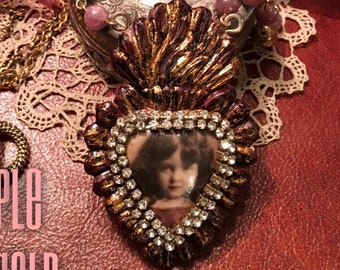 Sautoir. Pendentif coeur avec feuille d'or. #mixed media#bijoux soudés#milagros#ex voto#coeur#photo vintage#fille