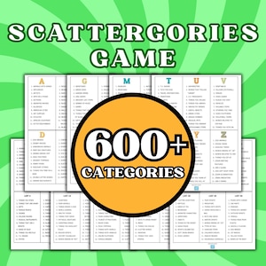 Könnte beinhalten: Ein Scattergories-Spiel mit grünem und weißem Hintergrund. Das Spiel enthält mehrere Kategorielisten, mit einem großen orangefarbenen Kreis in der Mitte mit der Aufschrift "600+ Kategorien".