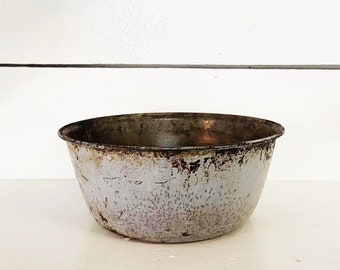 Vintage Very Rustic Mid Sized Graniteware Farmhouse Kitchen Bowl/Shabby Chic Kitchen Deep Graniteware Bowl