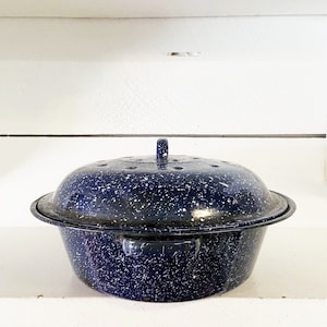 Mid Size Blue and White Speckled Enamelware Roasting Pan with Original Lid Farmhouse Kitchen Vintage Lightweight Enamelware Roasting Pan
