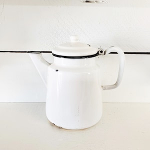 Bouilloire supérieure en émail garnie blanche et noire/cuisine de ferme cafetière en émail blanc/bouilloire en émail Shabby Chic/théière blanche