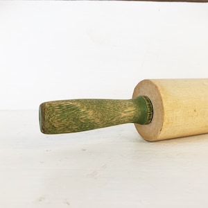 Mattarello in legno vintage con manico verde Mattarello in legno da cucina per fattoria Mattarello verde Mattarello verde vecchio manico verde Utensili da cucina Regalo da panettiere