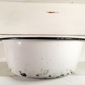 Large White and Black Trimmed Rustic Enamelware Bowl/Farmhouse Kitchen Large Rustic Enamel Bowl/Shabby Chic Farm Bowl