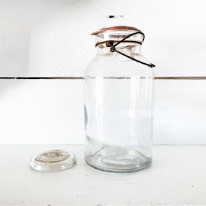 Antieke glazen glazen pot met deksel op de baal boerderij collectible glazen pot met deksel antieke fruitpot Jelly jar grote antieke stenen pot