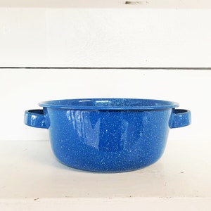 Dual Handled Blue and White Speckled Enamelware Pot/Vintage Blue Enamel Stock Pot with Handles