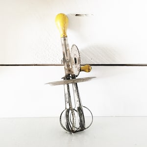 Handheld Vintage Large Style &quot;No Splatter&quot; Egg Beater/Farmhouse Kitchen Fading Yellow Wooden Handled Large Egg Beater/Vintage Egg Beater