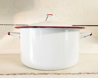 White and Red Trimmed Mid Sized Enamelware Stock Pot with Lid/Farmhouse Kitchen White and Red Enamelware Pot