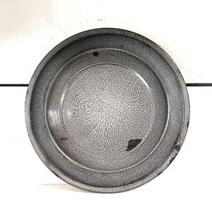 Vintage Graniteware Pie Pan/9 Inch Enamelware Pie Pan