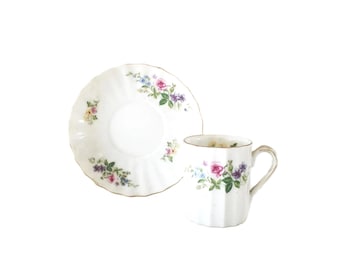 Vintage bloemen en helderwit demitasse porselein vintage porselein kleine thee espressokopje demitasse en schoteltje