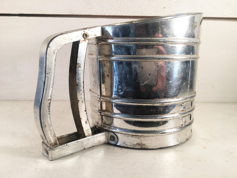 Vintage Foley Sift Chine Triple Screen Handheld Flour SifterFarmhouse Kitchen Rustic Foley Flour SifterShabby Chic Kitchen Tools /& Gadgets