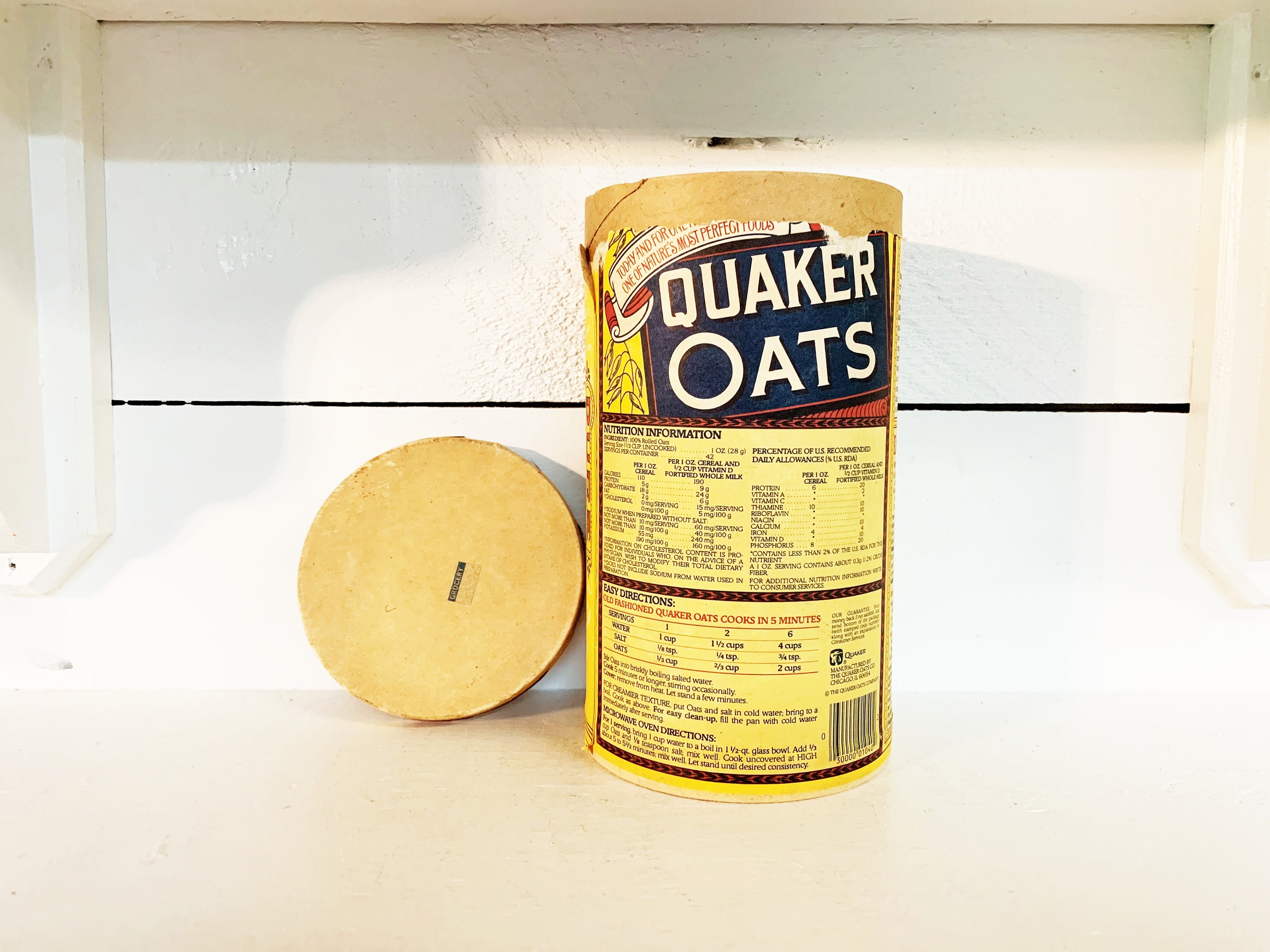 Quaker oats container hi-res stock photography and images - Alamy