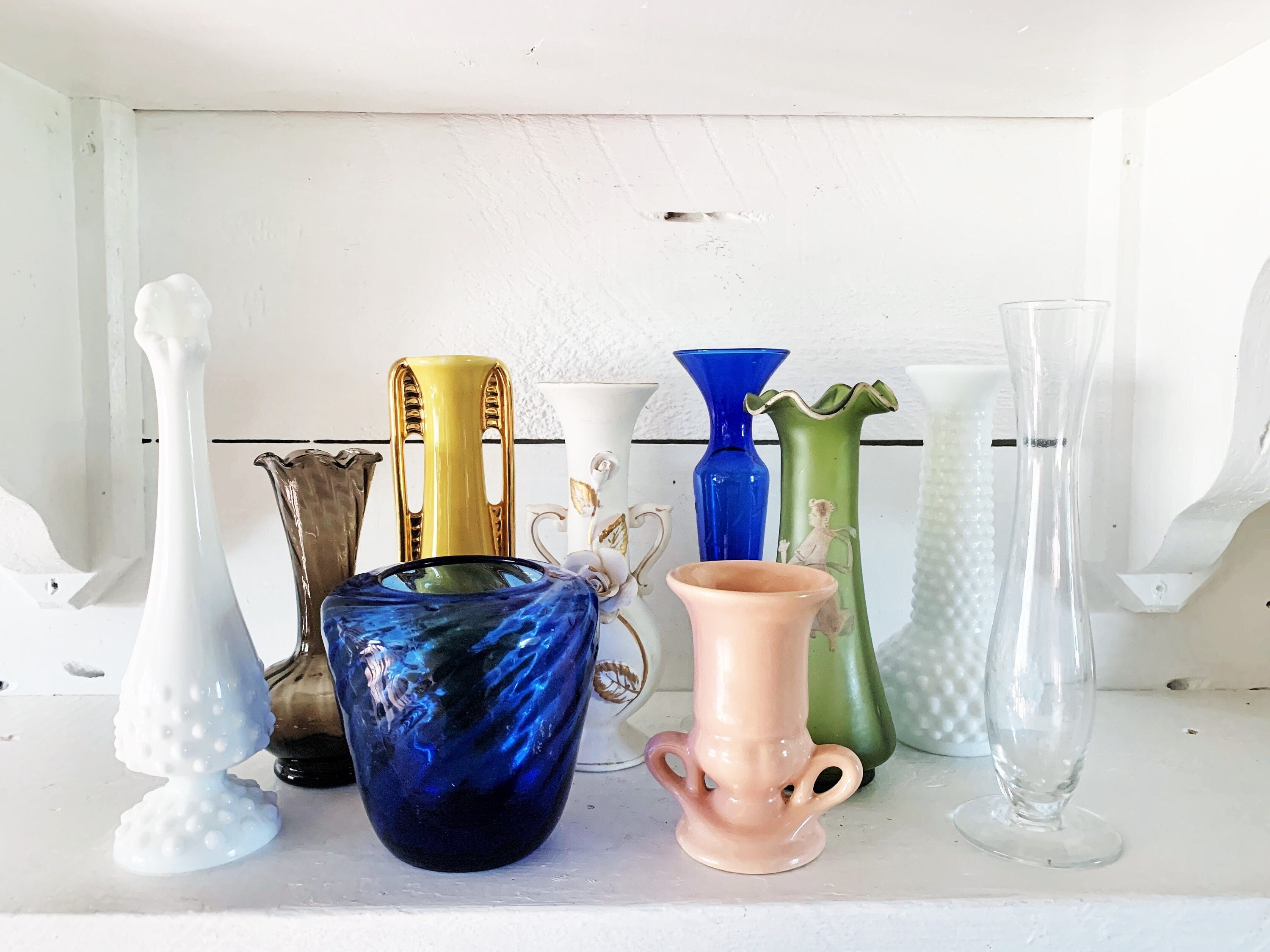 アンティーク雑貨 AVON Gift Collection Soft Bow Bud Vase Your Choice Vintage Bud Vases Cobalt Fenton Milk Glass Mary