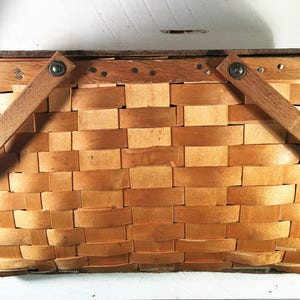 Farmhouse Kitchen Traditional Dual Handled Wicker Lattice Picnic Basket Shabby Chic Decorative and Useful Vintage Wicker Slat Picnic Basket