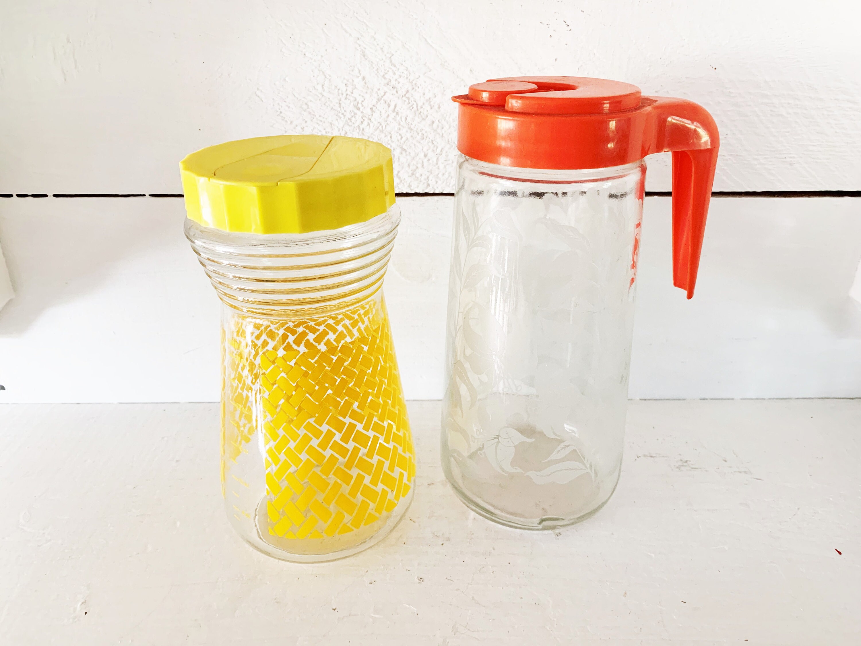 Vintage Pair of Juice Pitchers/vintage Tablescape Juice Pitchers Retro ...