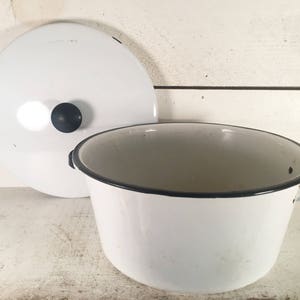 White and Black Trimmed Enamelware Stock Pot/Farmhouse Kitchen Enamelware Stock Pot with Original Lid/Shabby Chic Enamel Covered Pot
