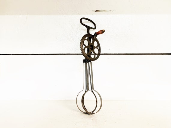 Rustic Antique Dover Handheld Egg Beater/farmhouse Kitchen Antique Handheld  Egg Beater/1899 1900 Collectible Antique Kitchen Tools/gadget 