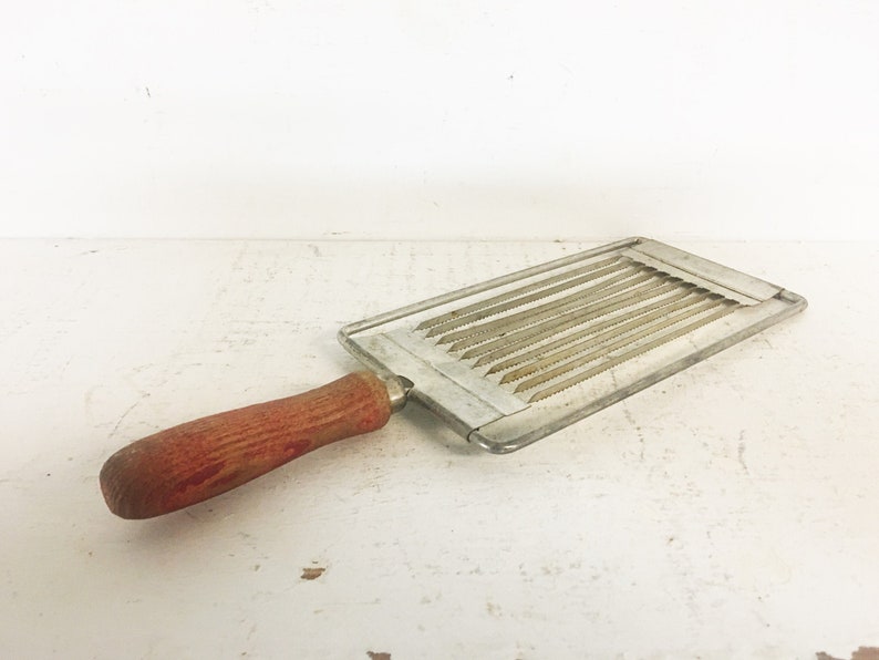 Vintage Tomato Slicer With a Fading Red Wooden Handle/farm Etsy