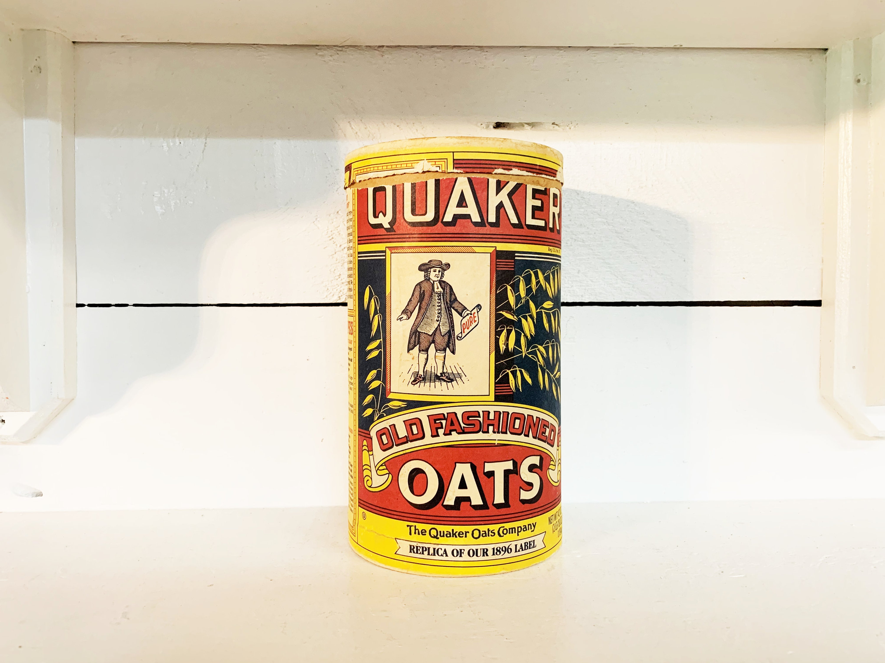 Quaker oats container hi-res stock photography and images - Alamy