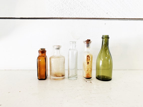 Collection of 5 Small Farmhouse Bottles/shabby Chic Collection of 5 Small Farmhouse Bottles/shabby Chic