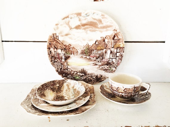 6 Piece Set of Vintage Johnson Bros 