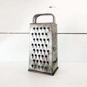Vintage Brite Pride Standing Küchen Box Reibe Rustikale Bauernhaus Küchen Box Shredder Stehende Reibe Old KitchenTools