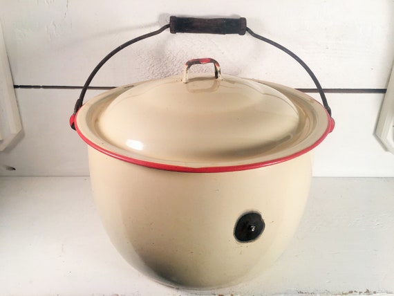stock pot Vintage enamelware pot beige with red trim