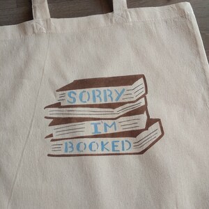 Sac de livre Désolé, je suis réservé, cadeau pour ami, sac en toile avec citation, sac à bandoulière pour livres, art au pochoir image 4