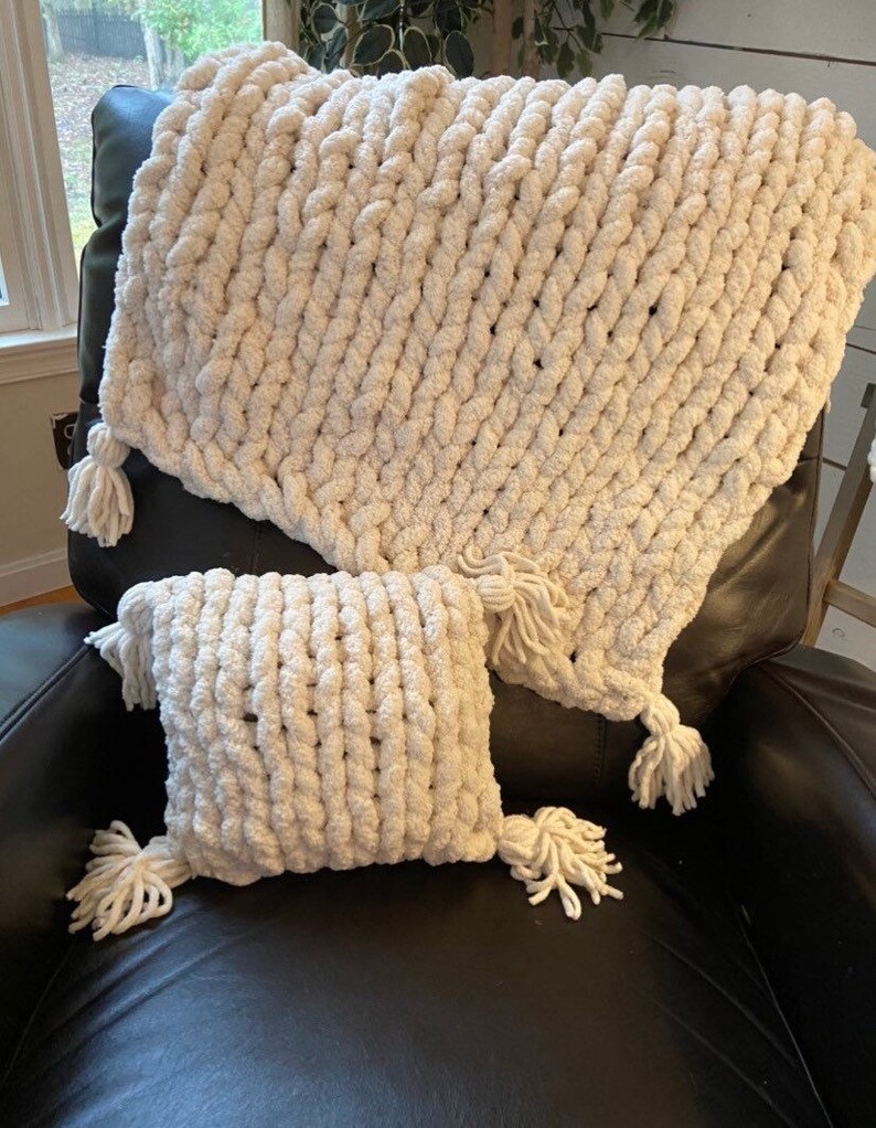 How To Make Chunky Yarn Pillows at Eleanor Smith blog